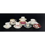 Ensemble de 8 tasses à café et leurs sous-tasses en porcelaine &nbsp XIXe et XXe s. &nbsp à décors