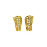 ?Van Cleef &amp Arpels paire de clips d'oreilles en or 750 texturé sertie de diamants et ses anneaux