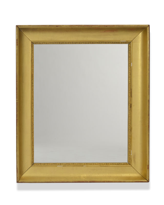 ?Miroir d'époque Restauration. à cadre en bois doré et sculpté d'une frise de trèfles 79x66 cm