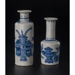 2 vases rouleau miniatures craquelés en porcelaine décor en bleu sous couverte Chine marques en bleu