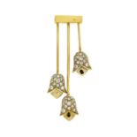 Pendentif en or 750 retenant 3 clochettes serties de diamants long.4 cm