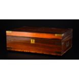 Coffret rectangulaire en bois et placage de palissandre &nbsp intérieur garni de feutre vert 16x45.