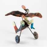 Maquette d'avion décorative en bois pierre dure et métal peint signé sur la roue