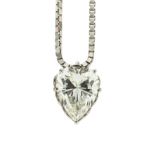 Pendentif en or 750 serti d'un diamant taille coeur modifié (env. 2.5 ct) sur une chaîne en or