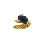 ?Cartier bague serpent en or 750 texturé la tête sertie de lapis-lazuli les yeux sertis de