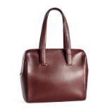 Cartier sac cabas en cuir lisse bordeaux bouclerie doré fermoir éclair 30x35 cm