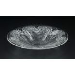 Coupe en verre moulé-pressé signé Lalique France	 à décor en relief d'une ronde de fleurs stylisées