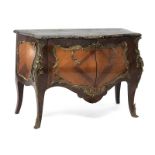 Commode de style Louis XV	 XXe s.	 en placage de bois de rose et palissandre	 ouvrant par deux