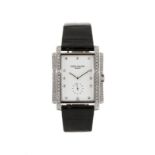 Patek Philippe	 Gondolo	 montre en or gris sertie de diamantsSignée Patek Philippe	 réf. 5025G-