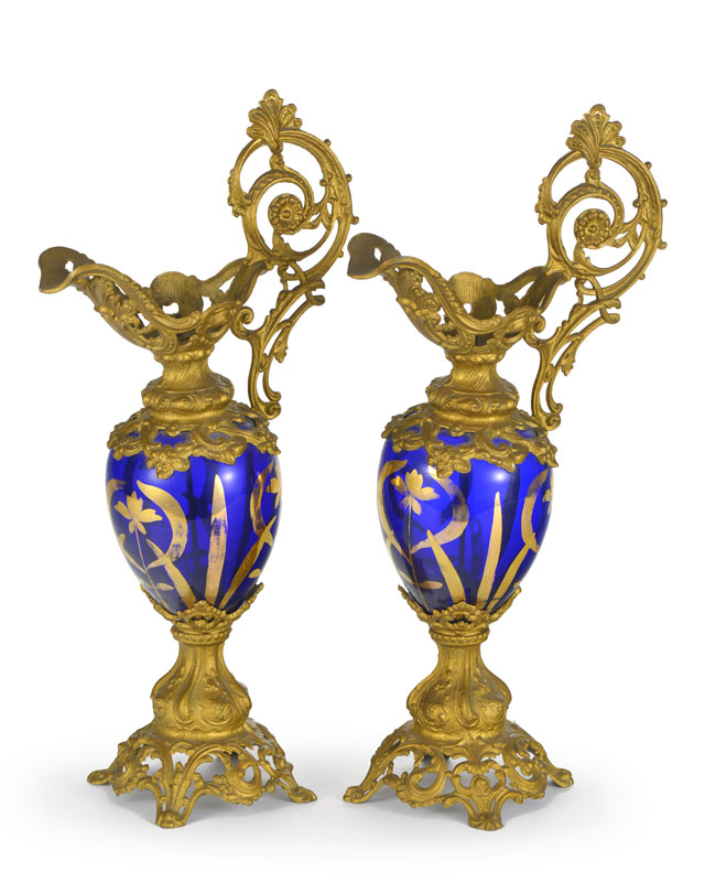 Paire d'ornements de cheminée d'époque Napoléon III	 simulant des aiguières à panse en verre bleu et
