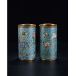 Paire de vases cylindriques en émail cloisonné	 Chine	 probablement époque Qianlong	 décor de fleurs