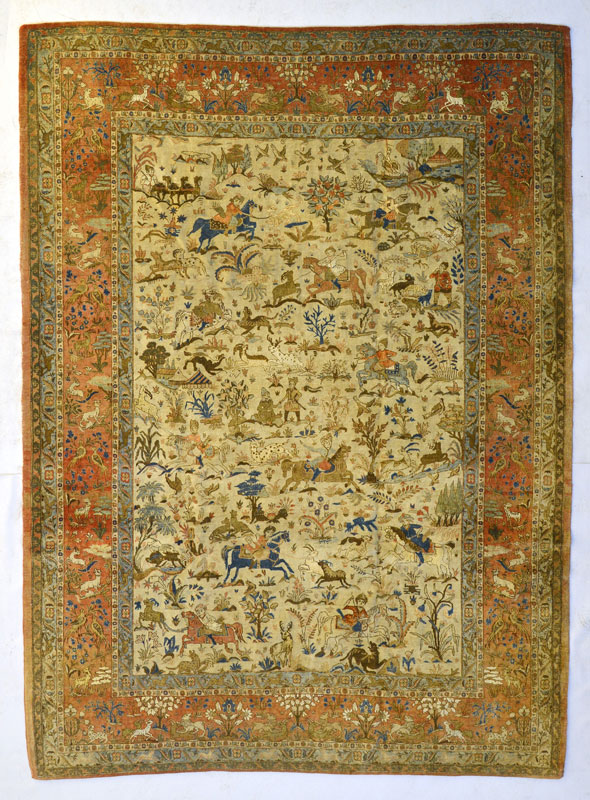 Tapis Ghom en laine et soie	 Iran	 1ère moitié du XXe s.	 à décor de cavaliers chassant des bêtes