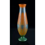 Vase fuselé en verre multicouche signé Charles Schneider	 circa 1920	 à décor dégagé à l'acide de