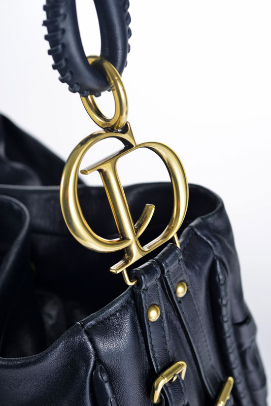 Christian Dior	 sac tote en cuir d'agneau noir plissé	 courroies sur les côtés	 housse	 30x38 cm - Image 2 of 2