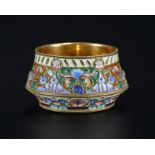 Saleron en vermeil et émail cloisonné	 Konstantin Skvortsov	 Moscou 1908-1917	 décor de fleurs et de