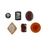 Collection de 6 camées en verre	 coquille	 agate	 onyx et sardoine	 XIXe s - XXe s	 dont Diane	 le