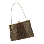 Sac du soir ancien	 fermoir en or 750 et saphirs cabochon	 15x21 cm