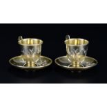 Paire de tasses et soucoupes en vermeil russe	 Moscou 1899-1908	 décor ciselé de fleurs avec un