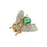 Broche abeille 2 ors 750	 le corps serti d'une émeraude taille poire (env. 6 ct)	 les ailes pavées