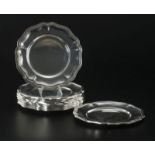 12 assiettes à pain festonnées en argent 925	 Camusso	 Pérou	 XXe.&nbsp	diam. 17	5 cm	 2400g