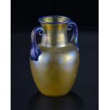 Vase ovoïde à col droit en verre soufflé	 attribué à Loetz	 circa 1900	 corps à reflets
