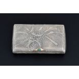 Etui à cigarettes en argent Samorodok	 Russie 1908-1917	 presse-bouton en cabochon vert	 orfèvre