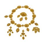 Parure XIXe s., composée d'1 collier, d'1 paire de pendants d'oreilles et d'1 broche en or 750