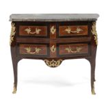 Commode sauteuse d'époque Louis XV	&nbsp	en placage de bois de rose et amarante dans des