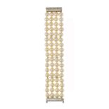 Bracelet 4 rangs de perles de culture blanches	 fermoir en or gris 750 serti d'une ligne de diamants