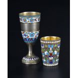 Charka et gobelet sur pied en argent et émail cloisonné	 Moscou 1899-1908	 Sergei Shaposhnikov et