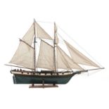 La Recouvrance	 modèle réduit en bois peint de la goélette à hunier construite en 1992	 vaisseau