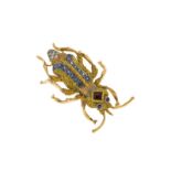 Cazzaniga	 broche insecte 3 ors 750 travaillés sertie de rubis	 saphirs	 diamants et grenats	 signée