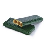 Etui à cigares en crocodile verni vert	 compartiments pour 3 cigares	 8x21	5 cm