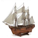 H.M.S. Bounty	 imposant modèle réduit en bois&nbsp	(échelle environ au 1/12)&nbsp	de la célèbre