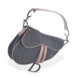 Christian Dior	 sac Selle en denim gris et cuir rose	 housse	 20x25 cm