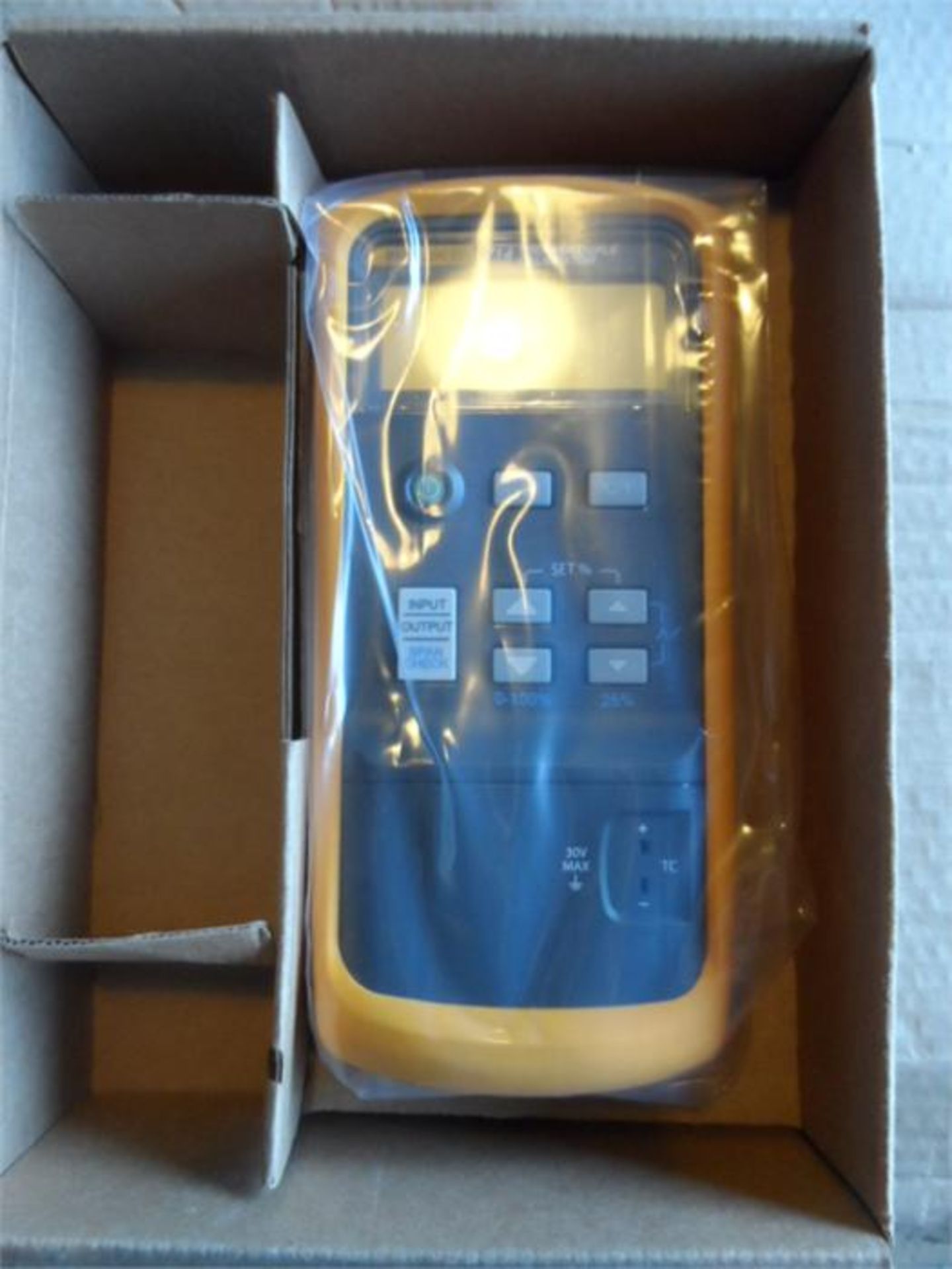 FLUKE-714 Thermocouple Calibrator - this auction is for what you see in the box - 2632693