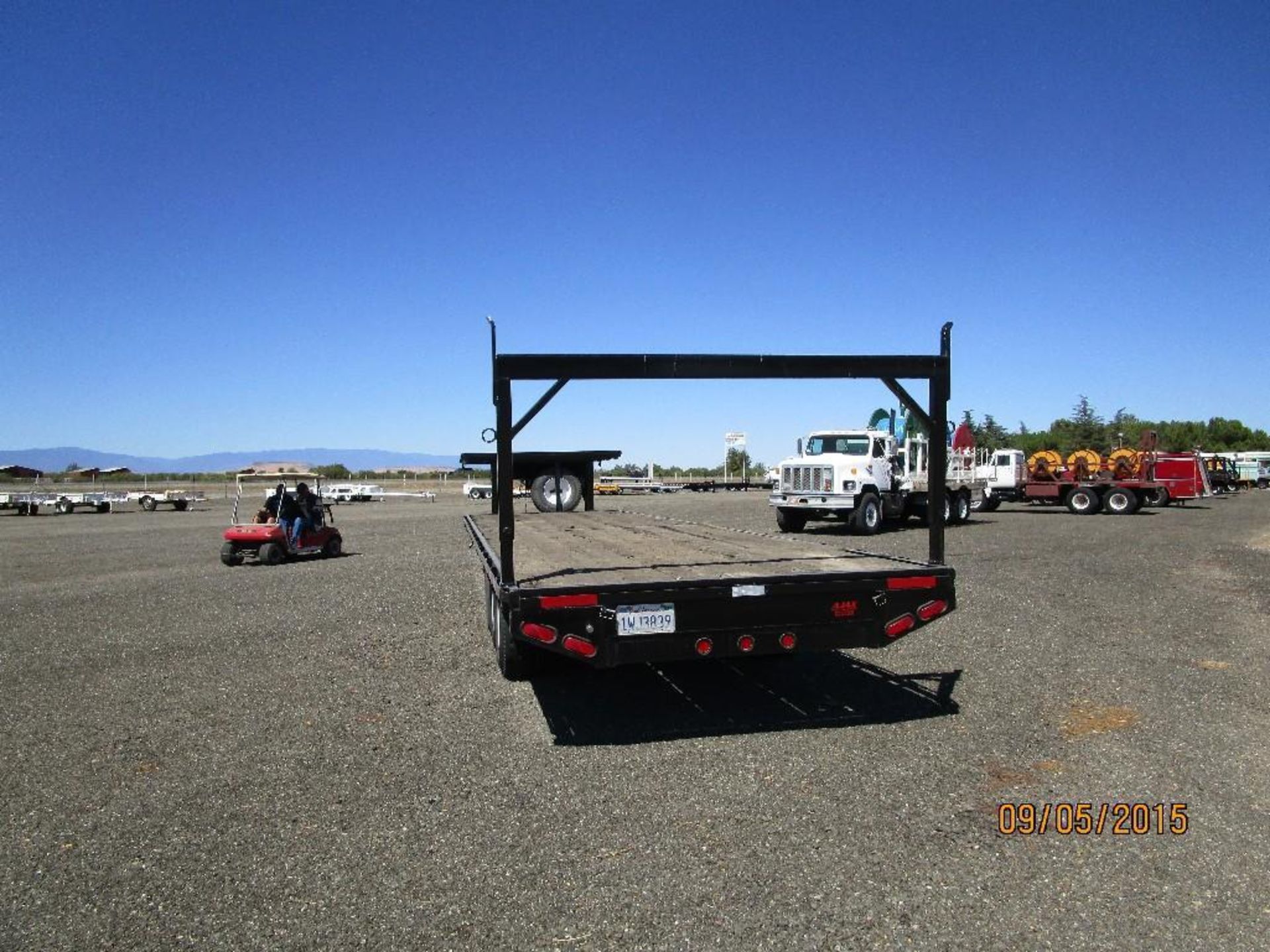 Wood Deck, Bottom 32', Top 8' GVWR 24,000 lbs. Equipped with: Stake Pockets Electric Brakes Tires - Image 3 of 8