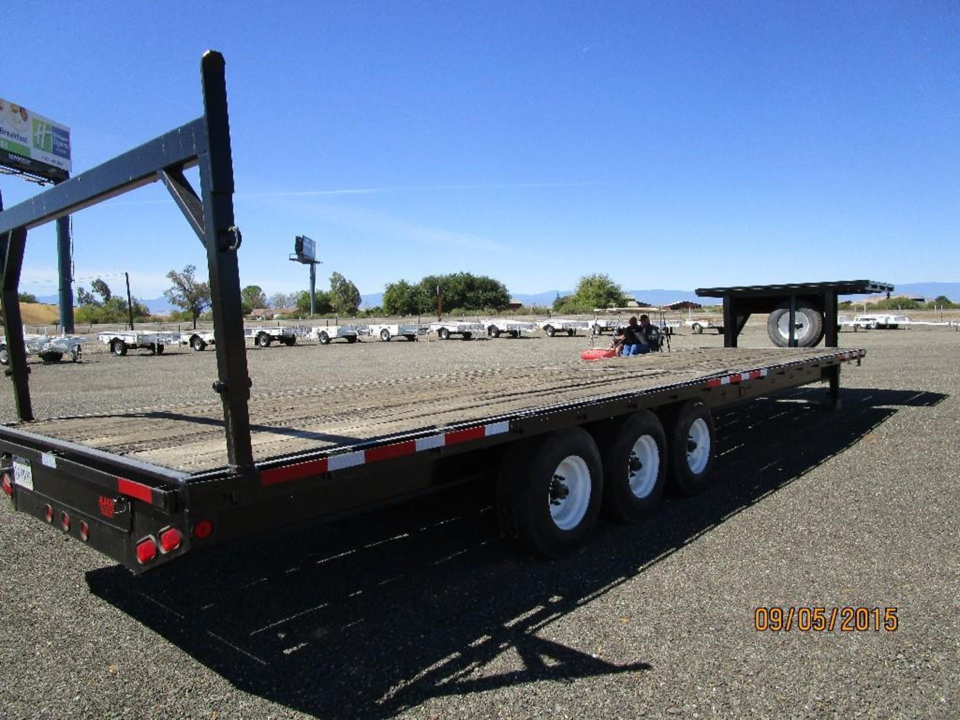 Wood Deck, Bottom 32', Top 8' GVWR 24,000 lbs. Equipped with: Stake Pockets Electric Brakes Tires - Image 4 of 8