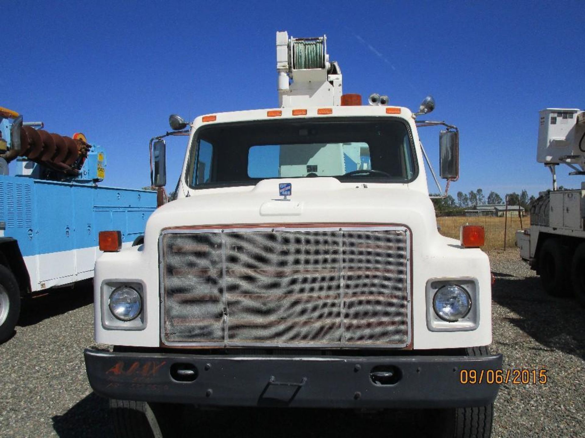 VIN 1HTLKTVR4FHA48391 LIC  20,000lb capacity with upper controls 62842 miles air brakes - Image 2 of 18