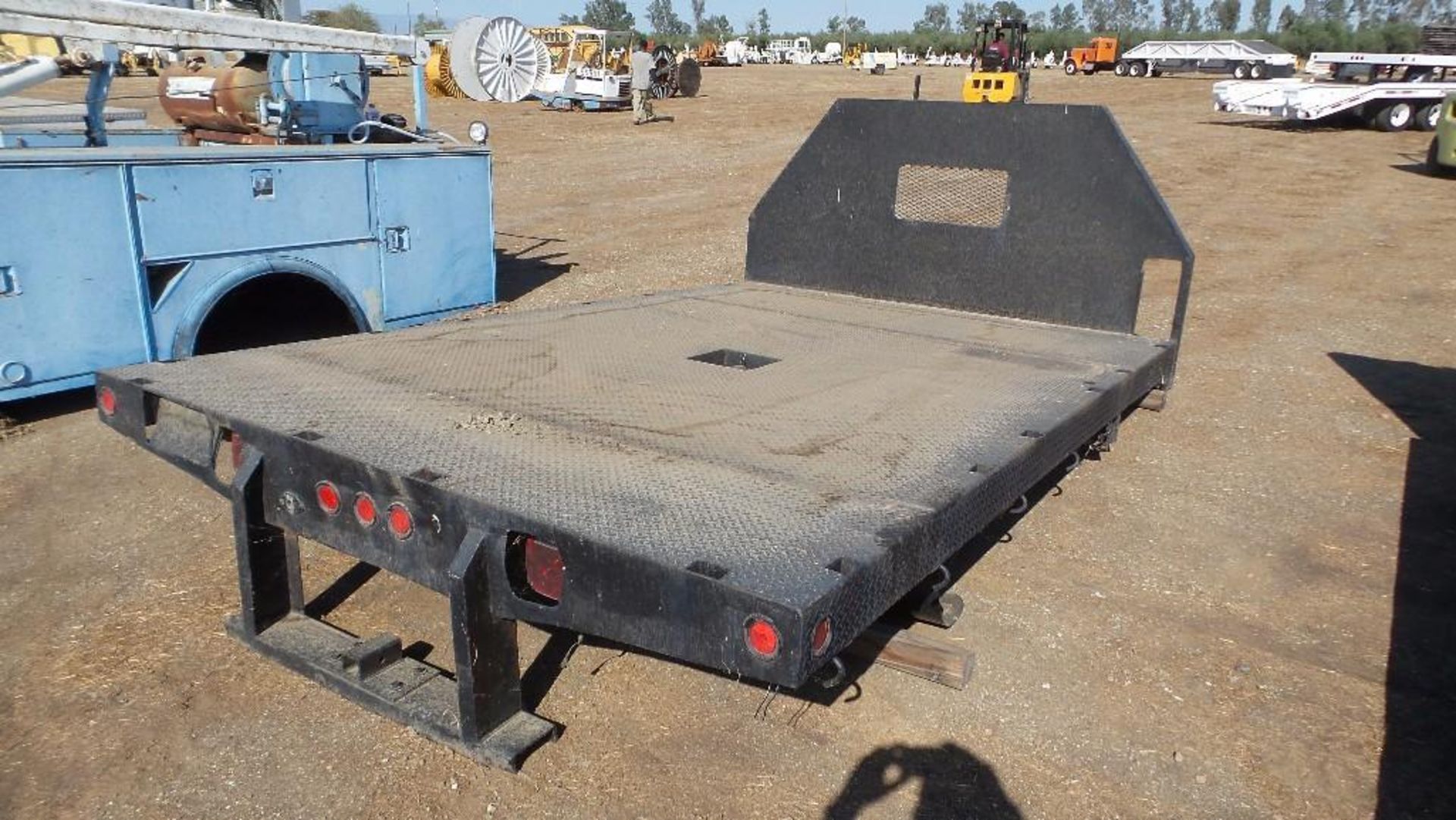 Diamond plate flat bed for truck 12' x 8' - Image 4 of 5