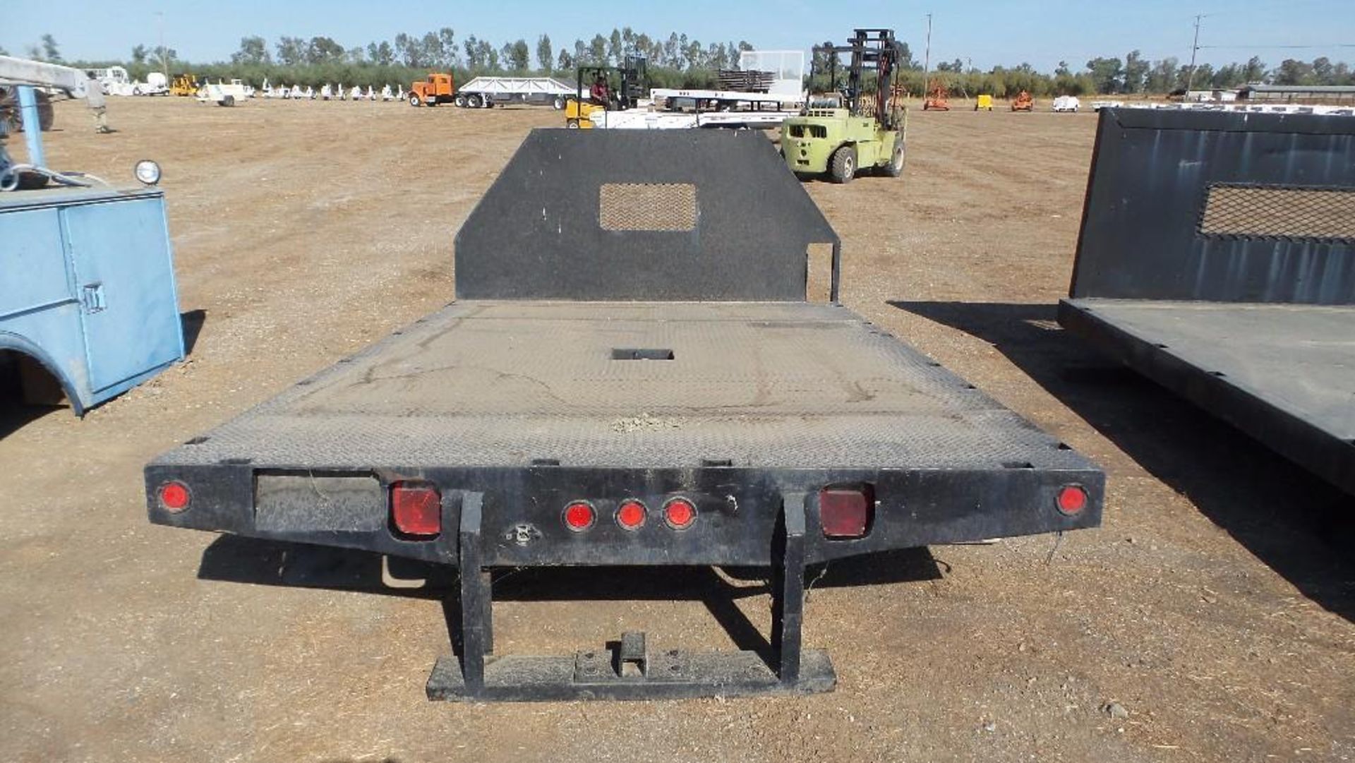 Diamond plate flat bed for truck 12' x 8' - Image 5 of 5
