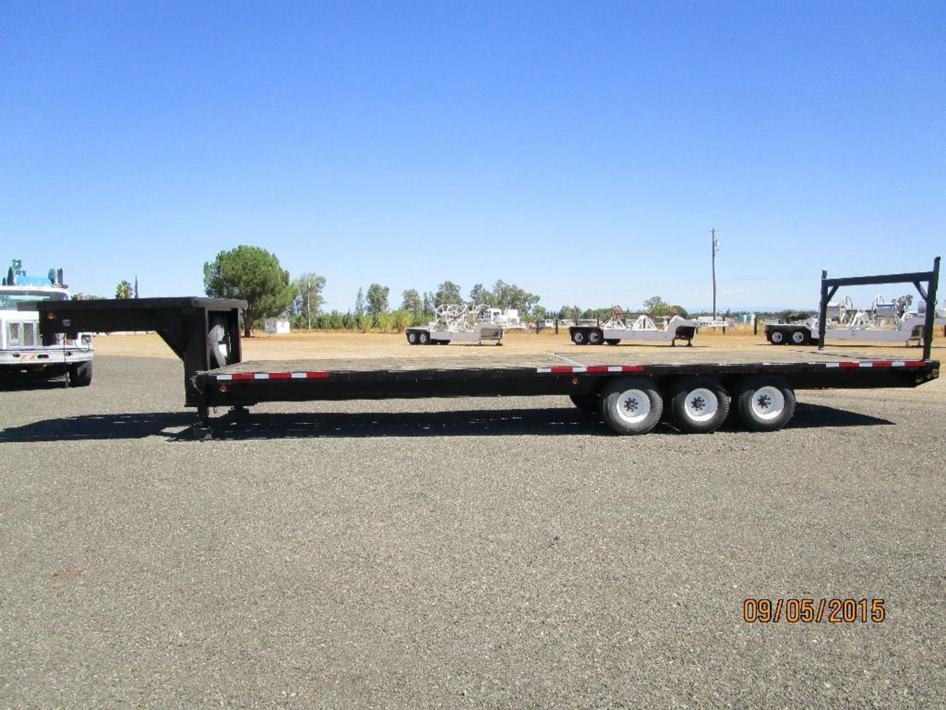 Wood Deck, Bottom 32', Top 8' GVWR 24,000 lbs. Equipped with: Stake Pockets Electric Brakes Tires - Image 2 of 8