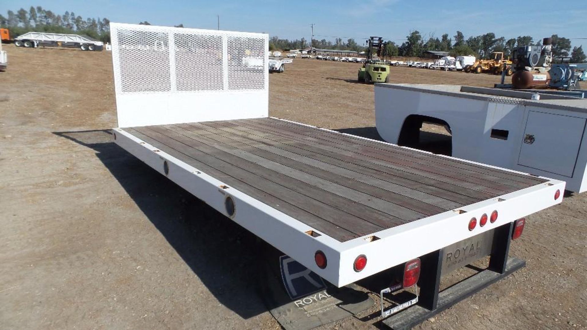 Royal Utility flat bed 14'x8' with all the sides - Image 7 of 10