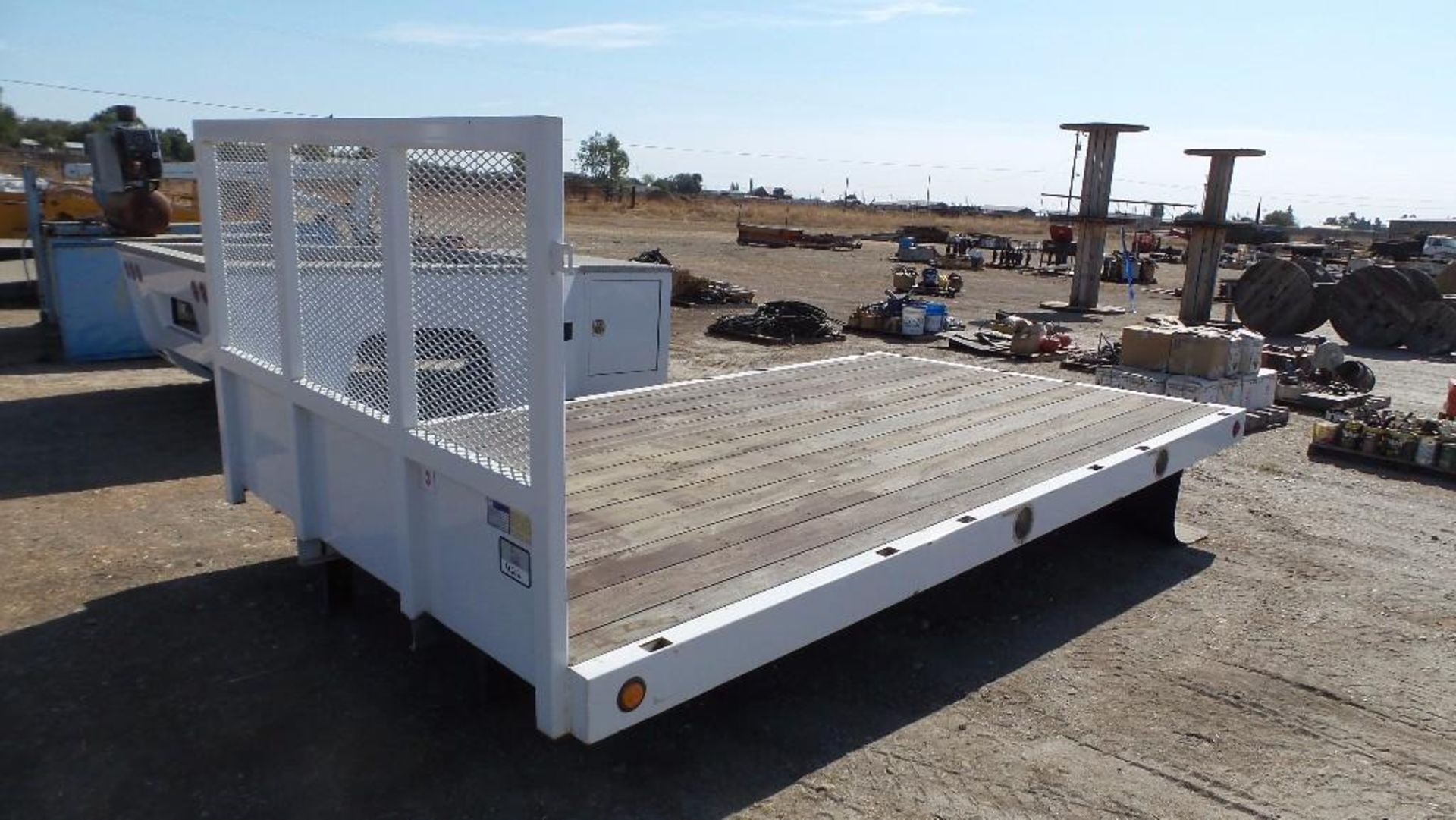 Royal Utility flat bed 14'x8' with all the sides - Image 8 of 10