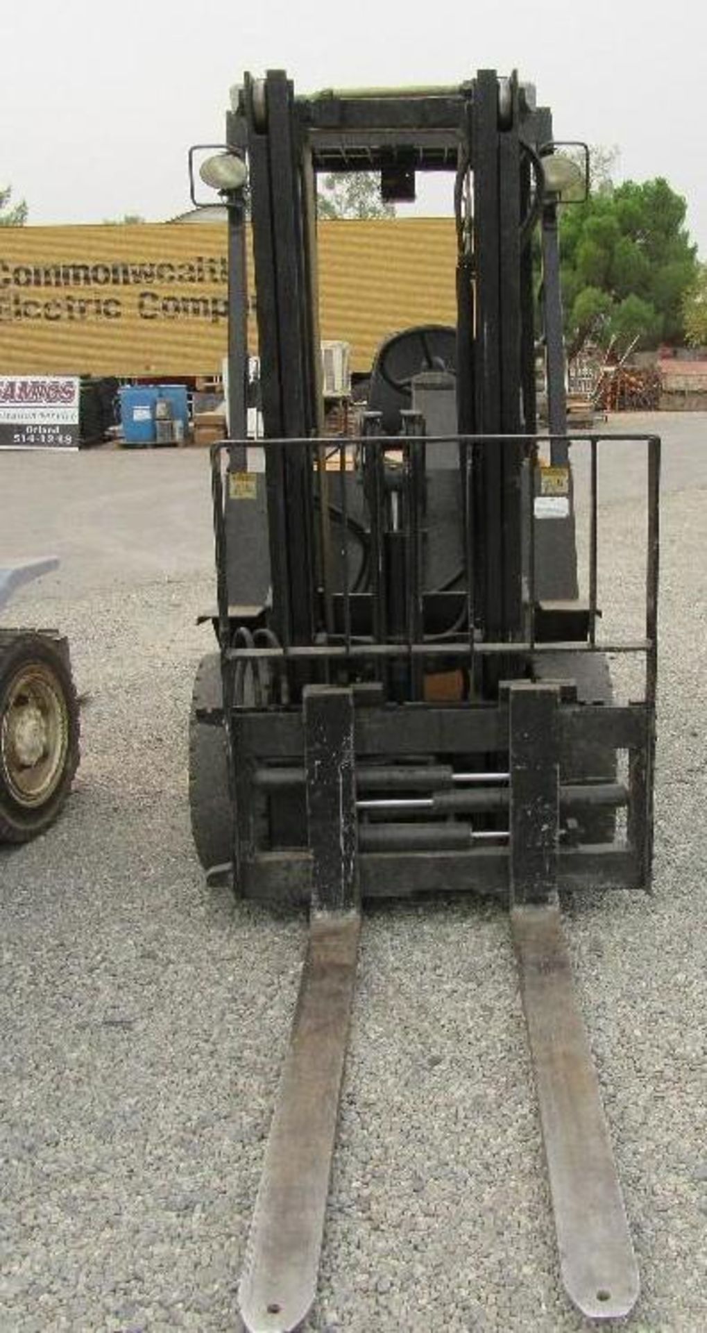 Gas forklift. Runs, drives and lifts. - Image 7 of 15