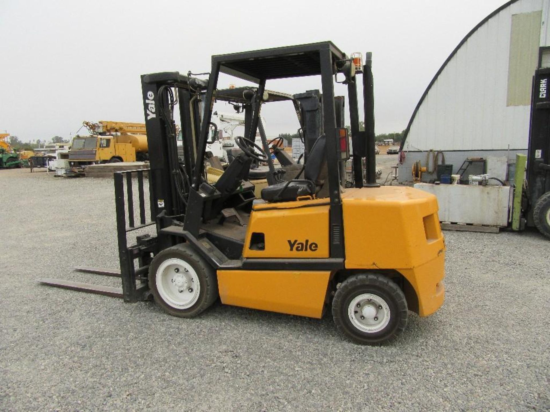 Gas forklift. Runs, drives and lifts.