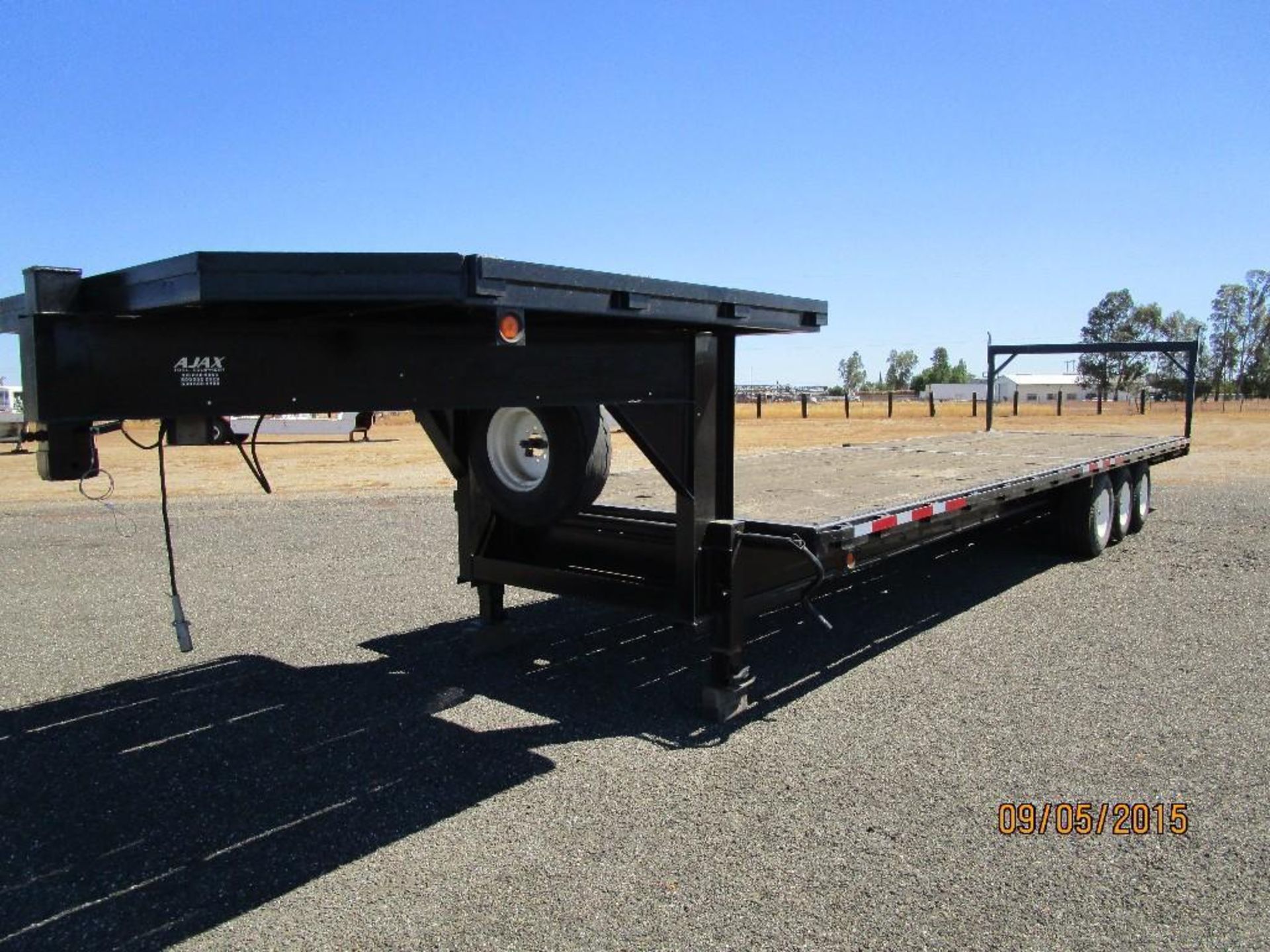 Wood Deck, Bottom 32', Top 8' GVWR 24,000 lbs. Equipped with: Stake Pockets Electric Brakes Tires