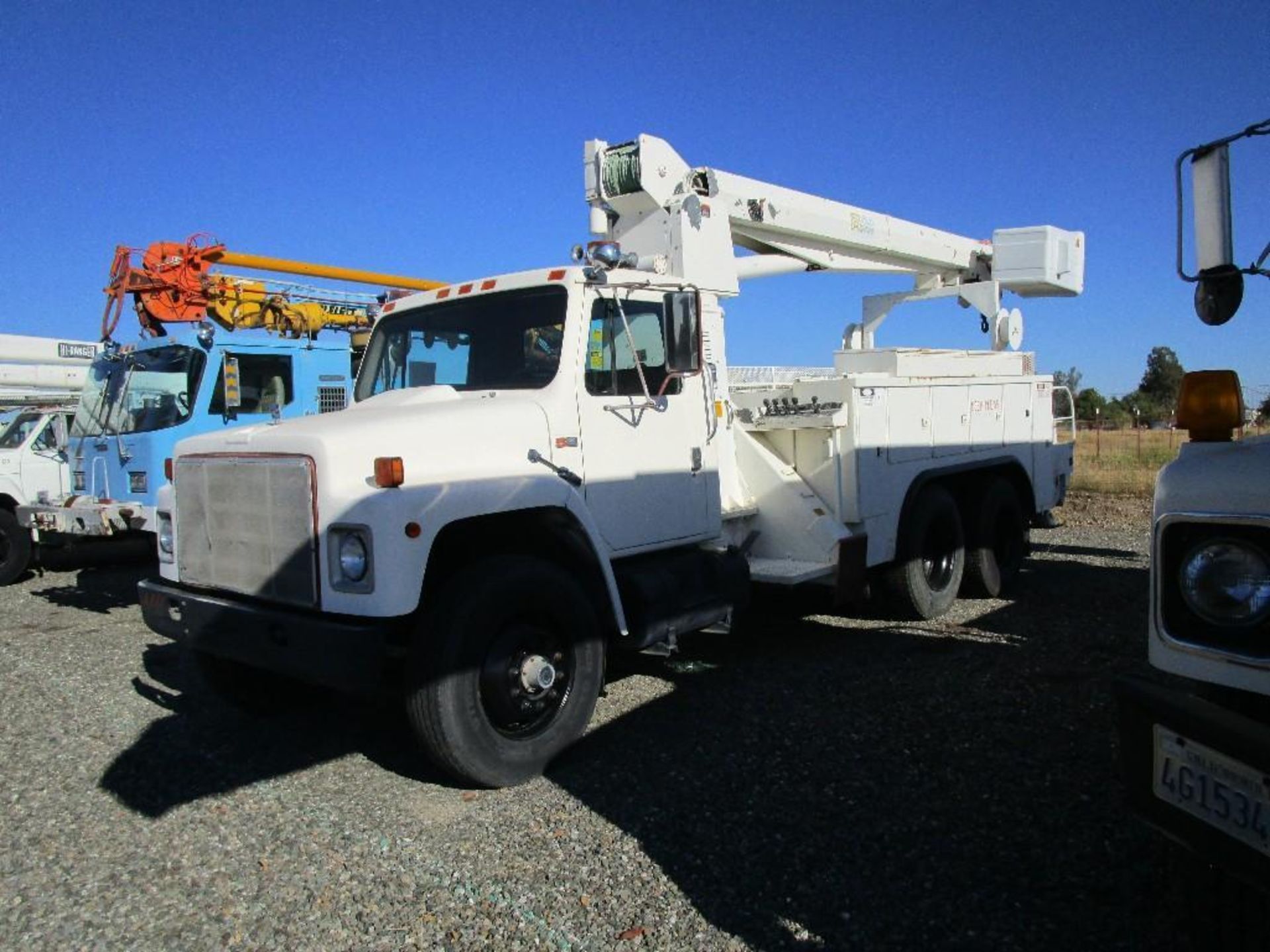 VIN 1HTLKTVR4FHA48391 LIC  20,000lb capacity with upper controls 62842 miles air brakes - Image 18 of 18
