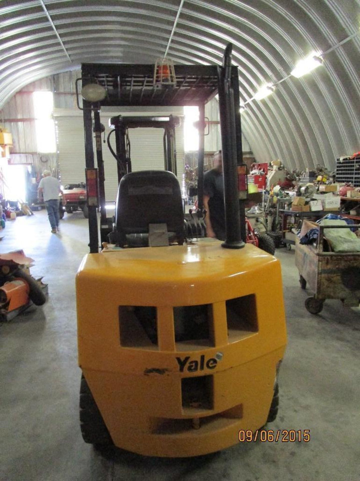 Gas forklift. Runs, drives and lifts. - Image 3 of 15