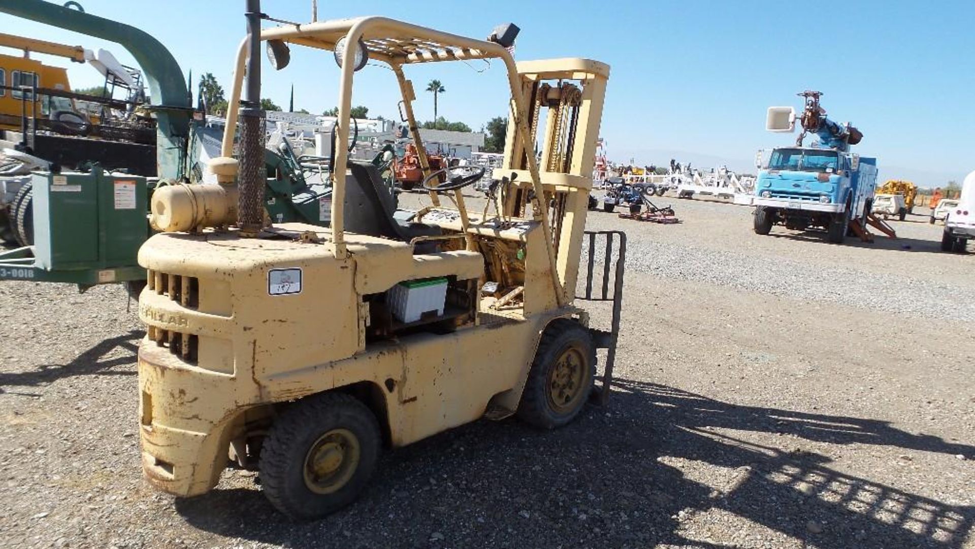 Caterpillar Diesel  Forklift with side shift with 3765 hours. Starts right up. Needs forks. - Image 3 of 7